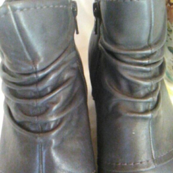 Earth Origins Cammie Grey Ankle Boot - Picture 8 of 10